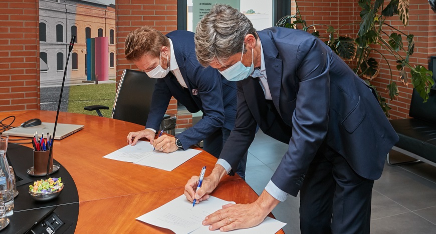 Firma accordo Fruttagel